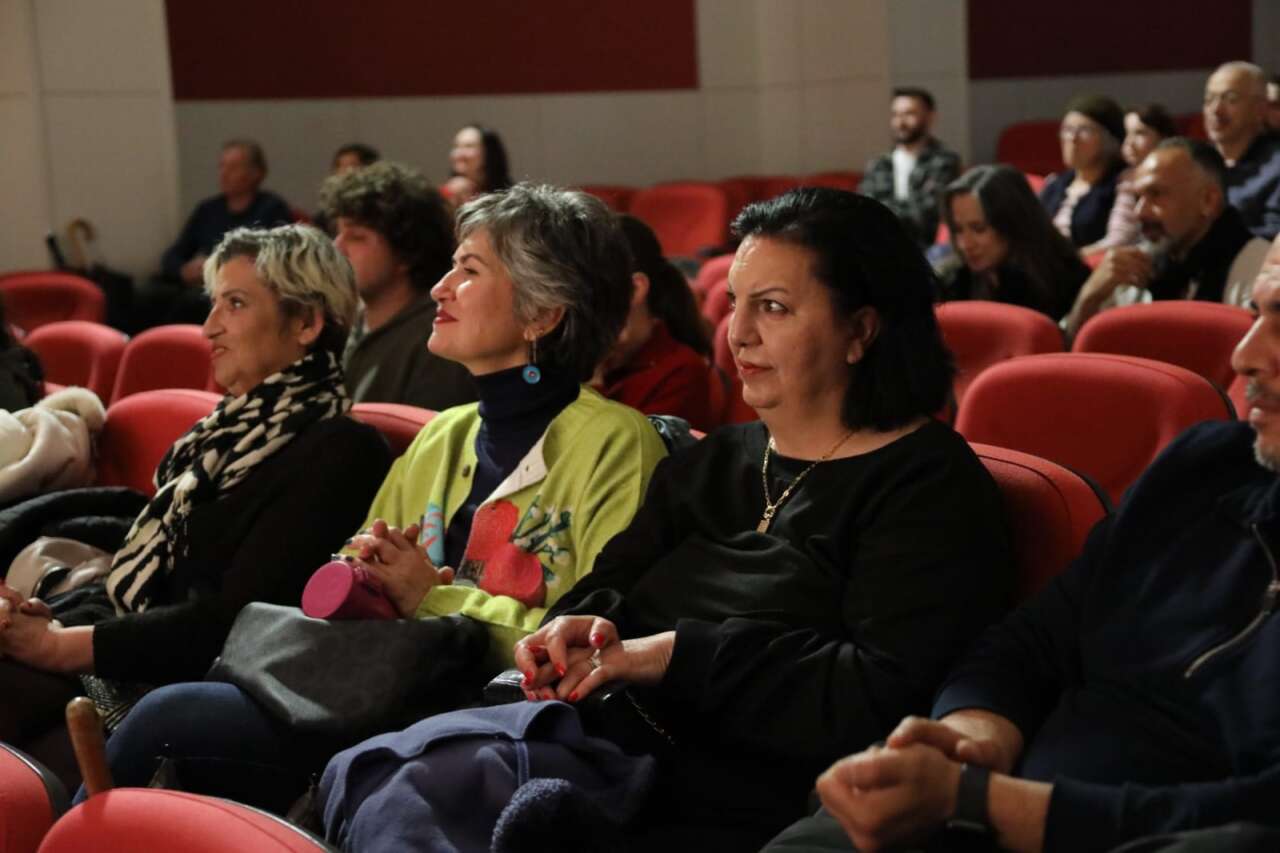 Menteşe Belediye Tiyatrosu “Çocuk Parkı Yaraları” İle Fethiye’de Sahne Aldı 5